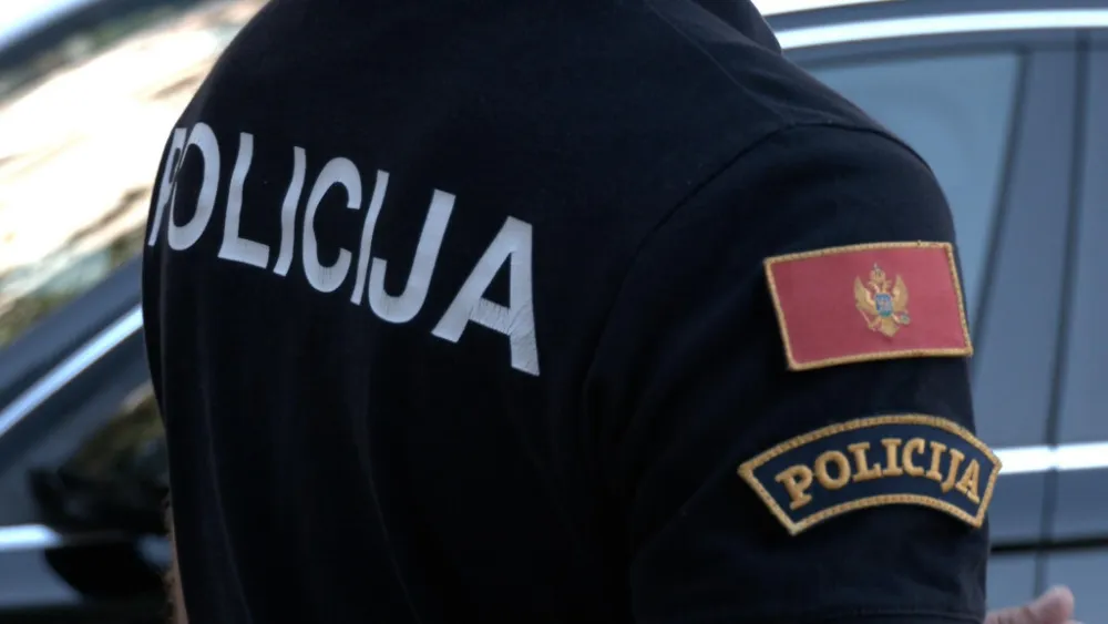 Berane: Policija istražuje podmetanje eksplozivne naprave ispod automobila