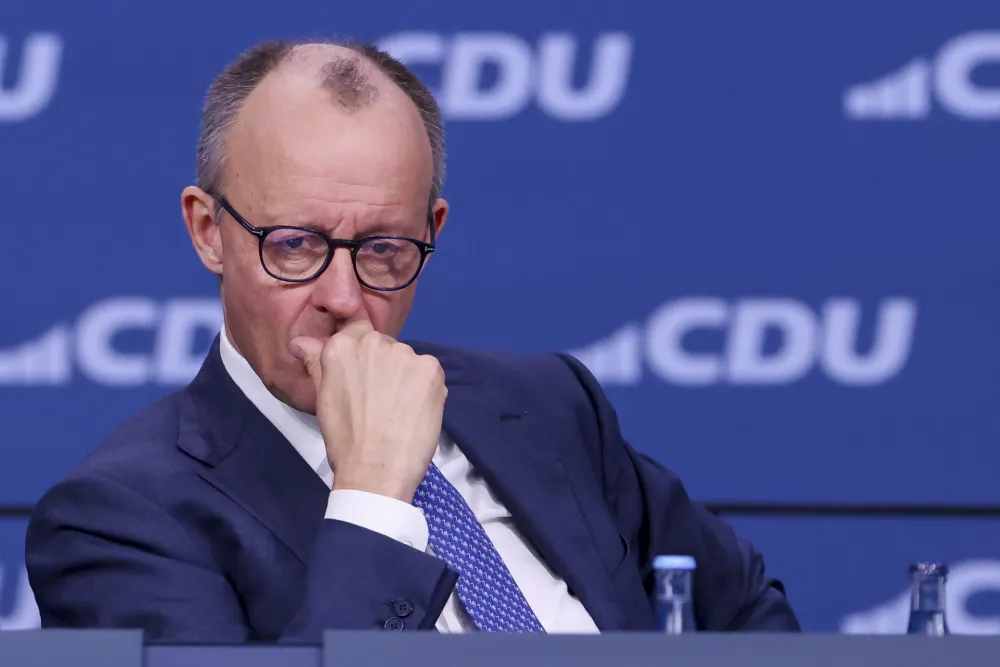 Merca iznerviralo putovanje poslanika AfD-a u Rusiju, oni podsmijehom ispratili njegov govor