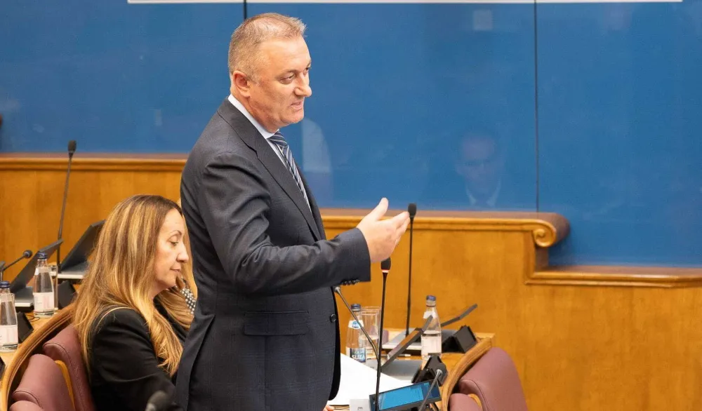 Nema para da povećanje od 40 eura; Gutić: Izmjene Zakona o PIO ugrozile bi trenutne isplate penzija