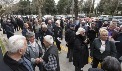 Otvoreno pismo penzionera Gutiću:&nbsp;Kad ima para za Rikija Martina, mora biti i za veće penzije