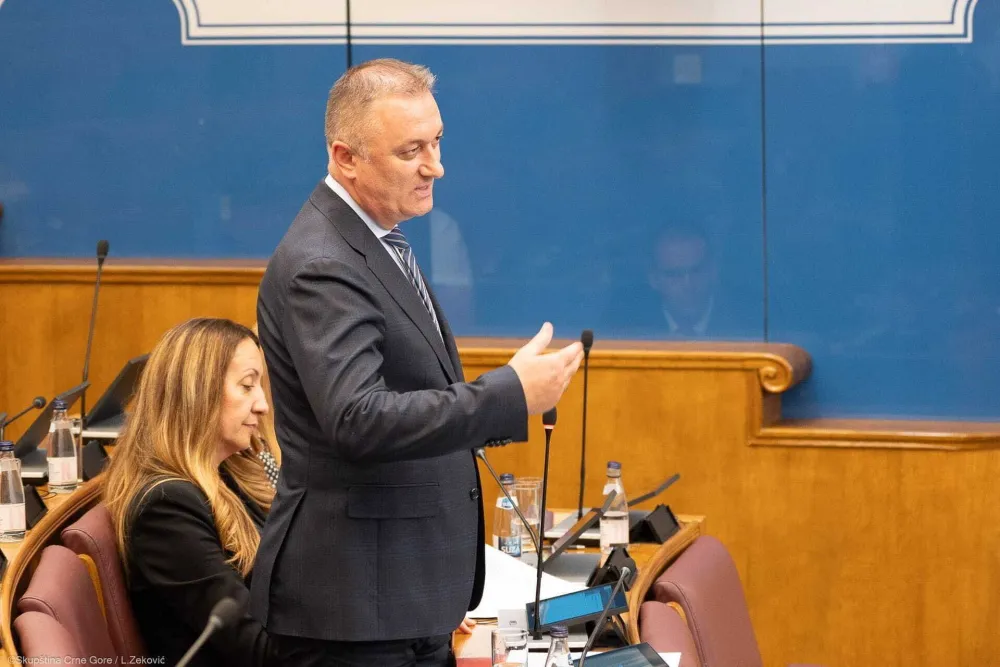 Otvoreno pismo penzionera Gutiću:&nbsp;Kad ima para za Rikija Martina, mora biti i za veće penzije
