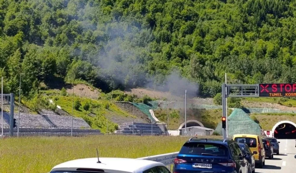 Auto-putu "Princeza Ksenija": Vozilo se zapalilo u tunelu Kosman