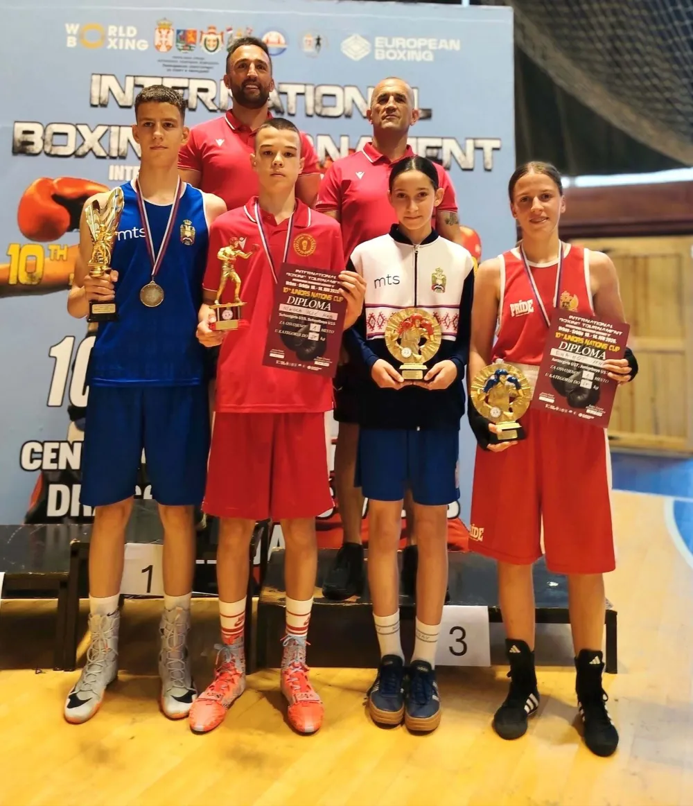 Osam medalja i tri individualna priznanja