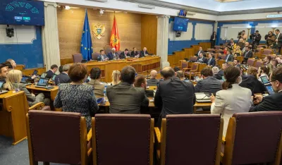 Na poslanička pitanja danas odgovaraju ministri Radulović, &Scaron;ahmanović i Ćulafić