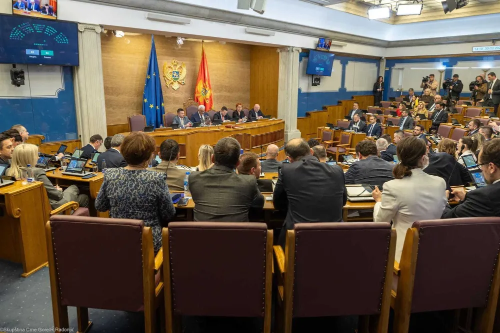 Na poslanička pitanja danas odgovaraju ministri Radulović, &Scaron;ahmanović i Ćulafić