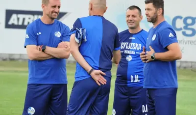 PEKOVIĆ SA SARADNICIMA 