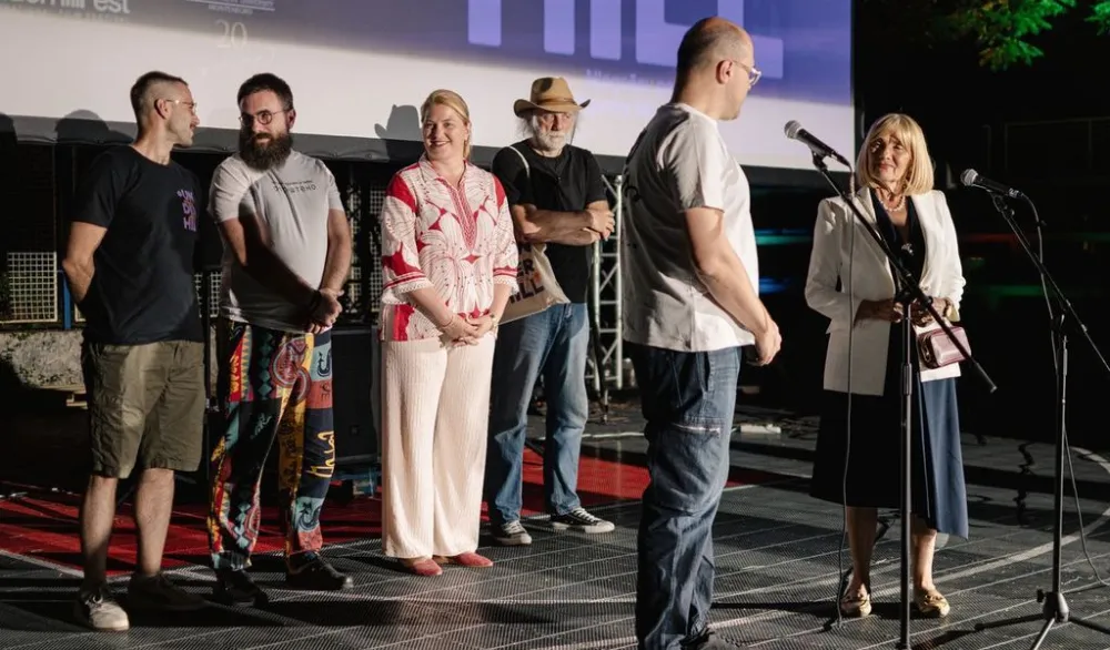 Minić sa ekipom filma Senada &Scaron;abotića