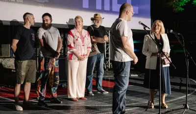 Minić sa ekipom filma Senada &Scaron;abotića