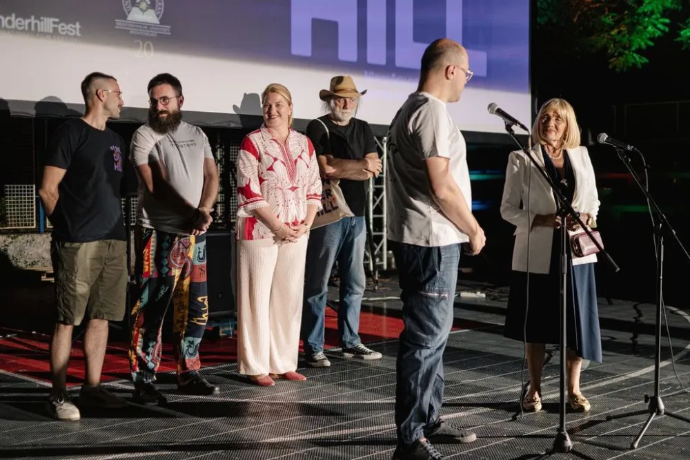 Minić sa ekipom filma Senada &Scaron;abotića