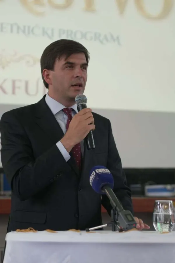Azemović&nbsp;znanično u Kopenhagenu, nezvanično u Frankfurtu