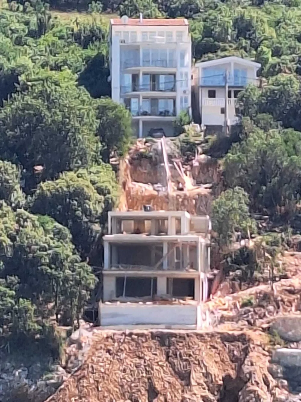 Ulcinj: Uhap&scaron;en Podgoričanin zbog nelegalne gradnje u zoni Morskog dobra
