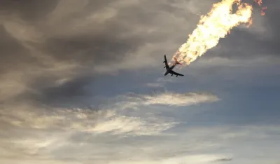 (VIDEO) Sru&scaron;io se avion na auto-put: Sve je u plamenu, ima mrtvih
