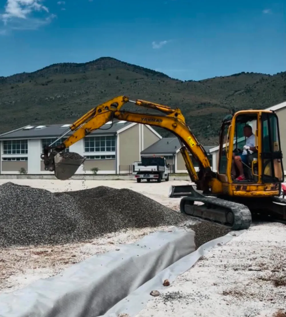 Grade pomoćni stadion FK Dečić