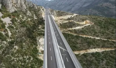 Zbog brze vožnje na auto-putu uhap&scaron;ena trojica državljana Srbije