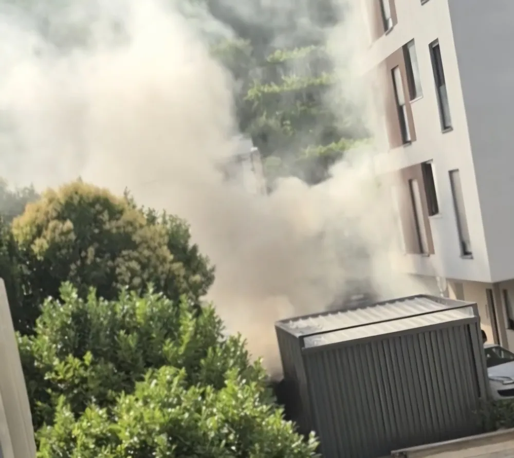 (VIDEO) Zapaljeno vozilo u Momi&scaron;ićima, istraga u toku