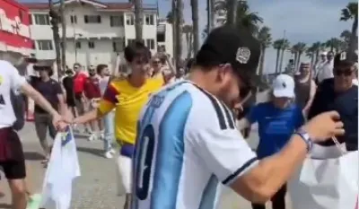 (VIDEO) Hit snimak iz Kalifornije: Navijači BiH zaigrali Užičko kolo, uključili se i stranci