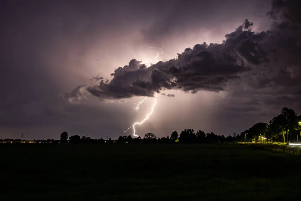 Jako nevrijeme pogodilo Nizozemsku, oluje izazvale požare, jedna osoba poginula