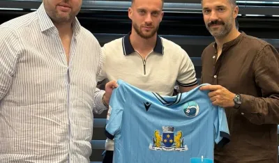 Striković oblači nebeskoplavi dres 