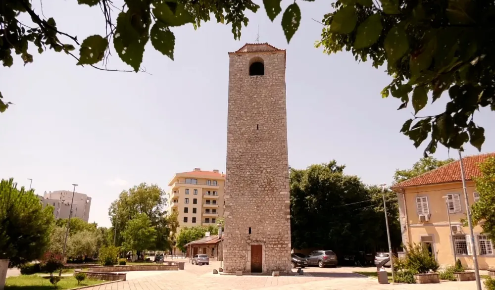 Podgorica: U tuči u blizini Sahat kule povrijeđene dvije osobe, starica zadobila te&scaron;ke povrede