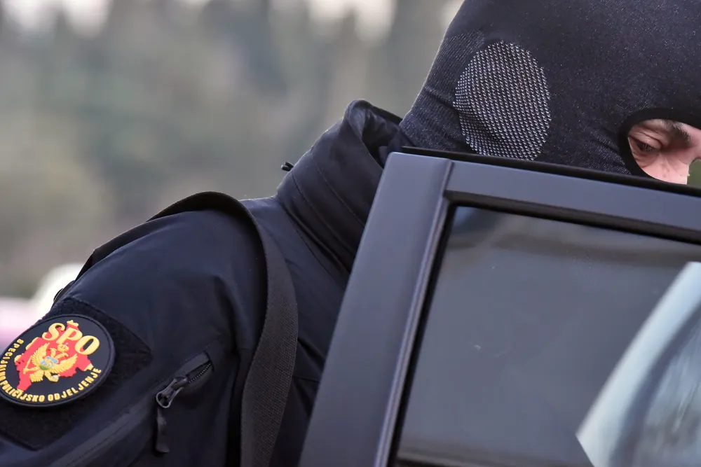 Akcija po nalogu SDT-a: Među uhap&scaron;enima i službenik policije