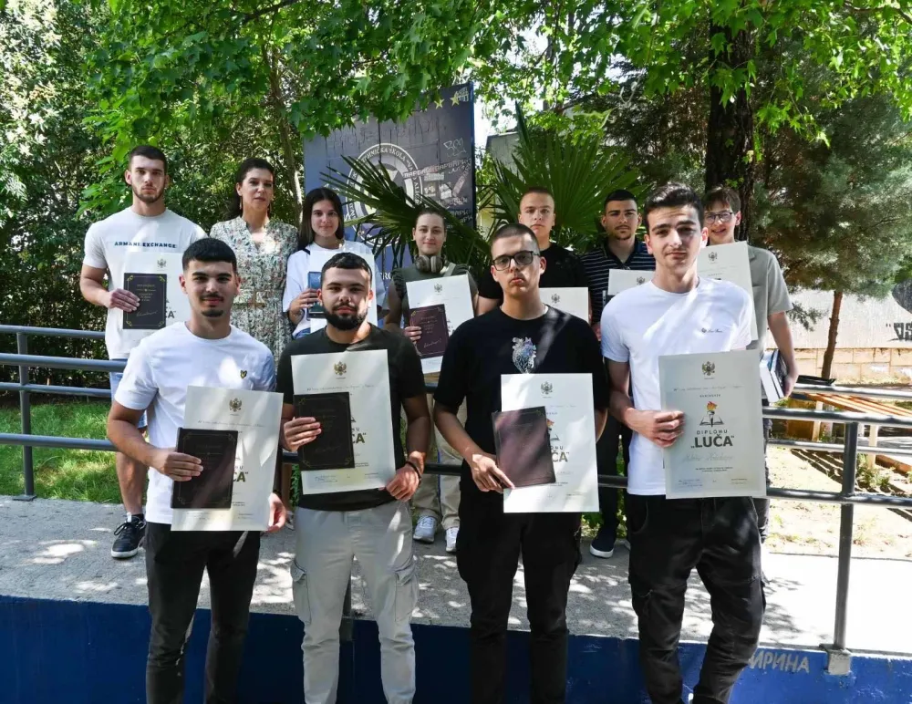 Srednja elektrotehnička &scaron;kola "Vaso Aligrudić" uručila 14 "Luča"