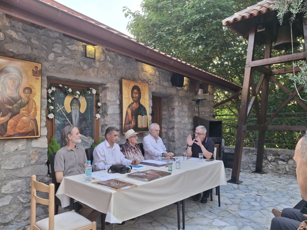 Neki od članova dva žirija uručivali su nagrade dobitnicima