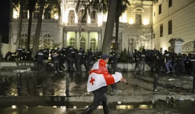(VIDEO) Op&scaron;ta tuča poslanikau gruzijskom parlamentu, radile pesnice