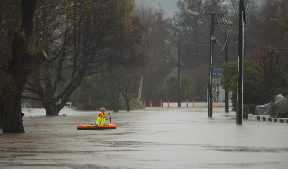 (VIDEO) Poplave i klizi&scaron;ta paralisali Novi Zeland, hiljade ljudi bez struje