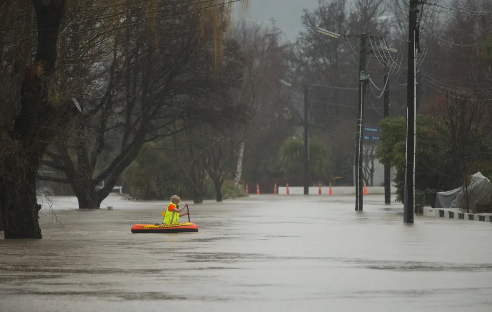 (VIDEO) Poplave i klizi&scaron;ta paralisali Novi Zeland, hiljade ljudi bez struje