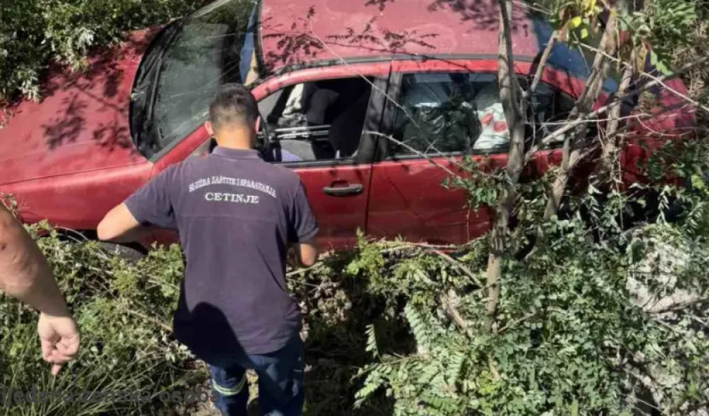 Na putu Cetinje-Podgorica sletjelo auto, povrijeđena jedna osoba