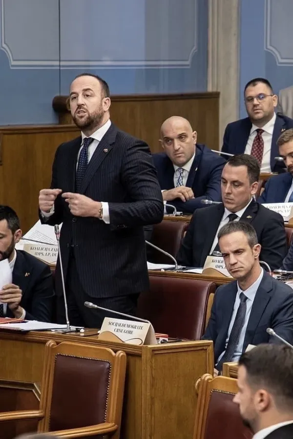 Nikolić: Mandić referendum potiskuje kosovskim mitovima
