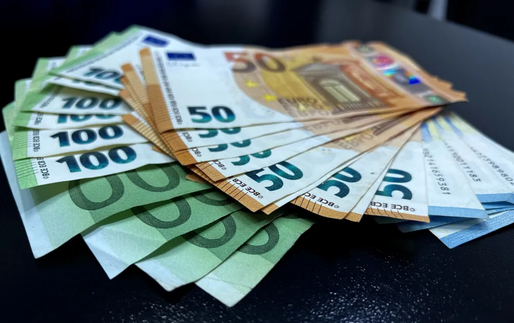 Monstat: Prosječna zarada u maju 1,03 hiljade EUR