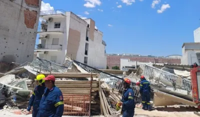 Haos u centru Atine: Uru&scaron;ila se stambena zgrada, spasioci tragaju za zatrpanim ljudima