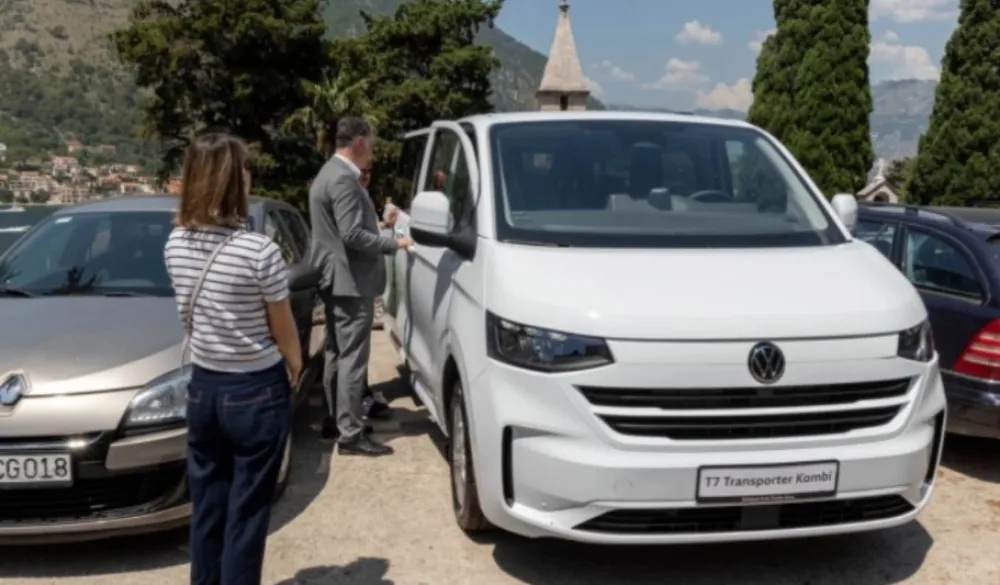 Op&scaron;tina Tivat bolnici Dobrota donirala kombi za transport pacijenata