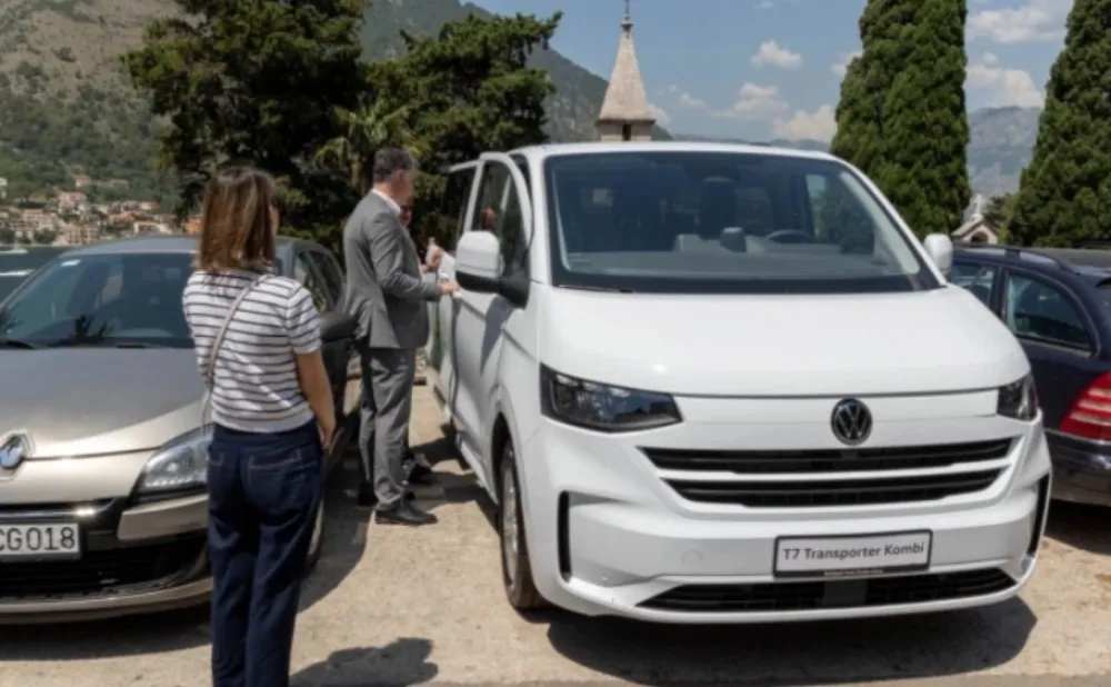 Op&scaron;tina Tivat bolnici Dobrota donirala kombi za transport pacijenata
