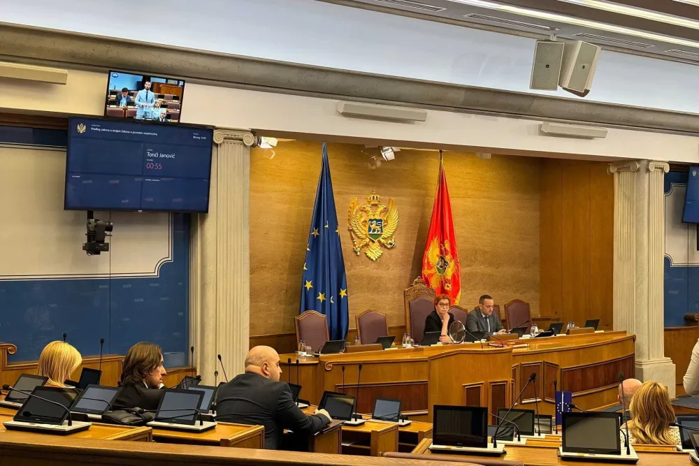Skup&scaron;tina nastavlja rad: Na dnevnom redu javne nabavke i Ustav