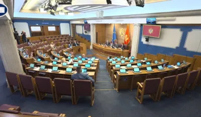 Poslanici danas počinju raspravu o promjenama Ustava