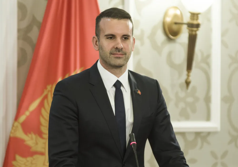 Spajić: Zabrana ulaska Petru Komneniću nije pitanje reciprociteta, Vučićević kontinuirano vrijeđa Crnu Goru