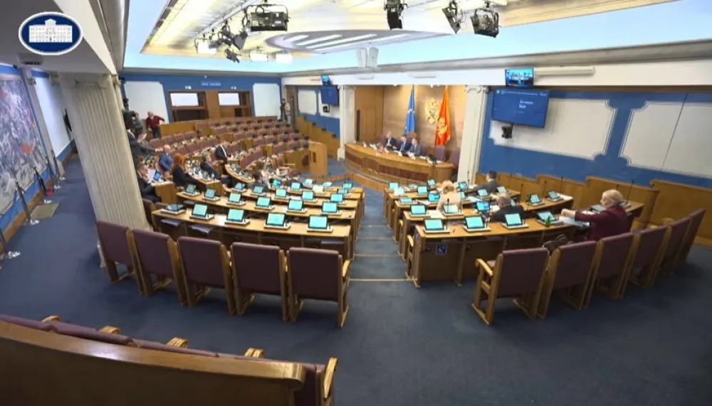 Poslanici danas nastavljaju raspravu o promjenama Ustava