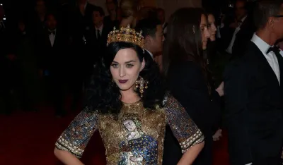 Keti Peri objavila novi singl &ldquo;Watch It Burn&rdquo;