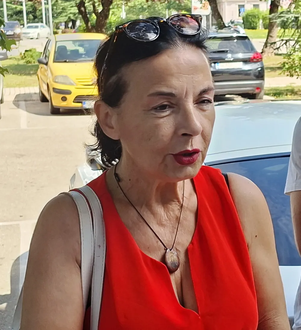 Protest ispred zgrade Uprave za nekretnine u Niksicu