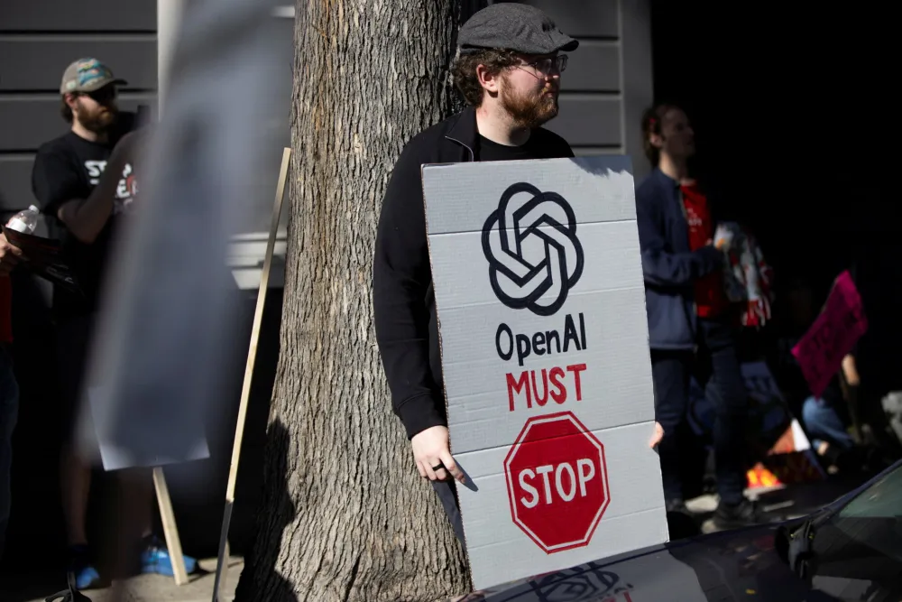 Demonstranti protestuju ispred kancelarije kompanije xAI, pozivajući na pauzu u razvoju vje&scaron;tačke inteligencije, u San Francisku, Kalifornija, SAD, 21. marta 2026. godine.