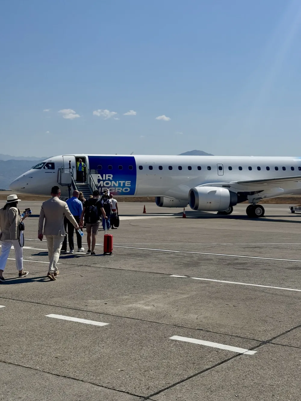 Avion nije stigao zbog papirologije