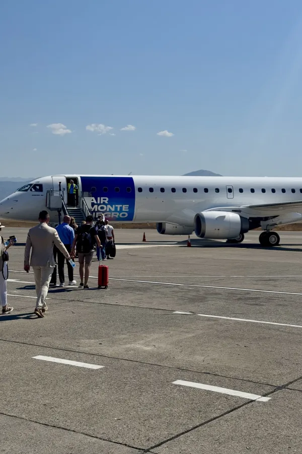 Avion nije stigao zbog papirologije