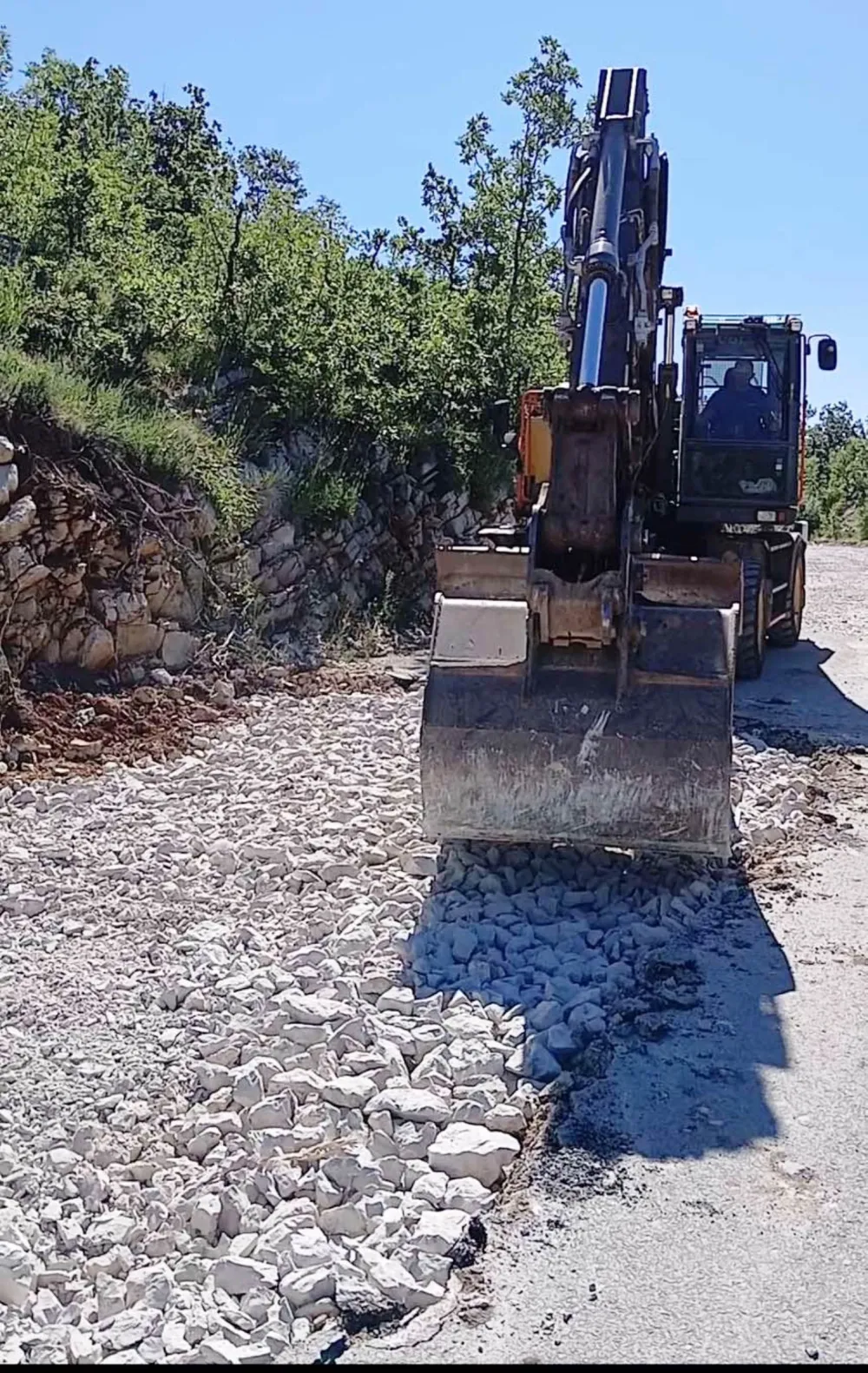 Nik&scaron;ić: Počela obnova puta Maočići &ndash; Velimlje