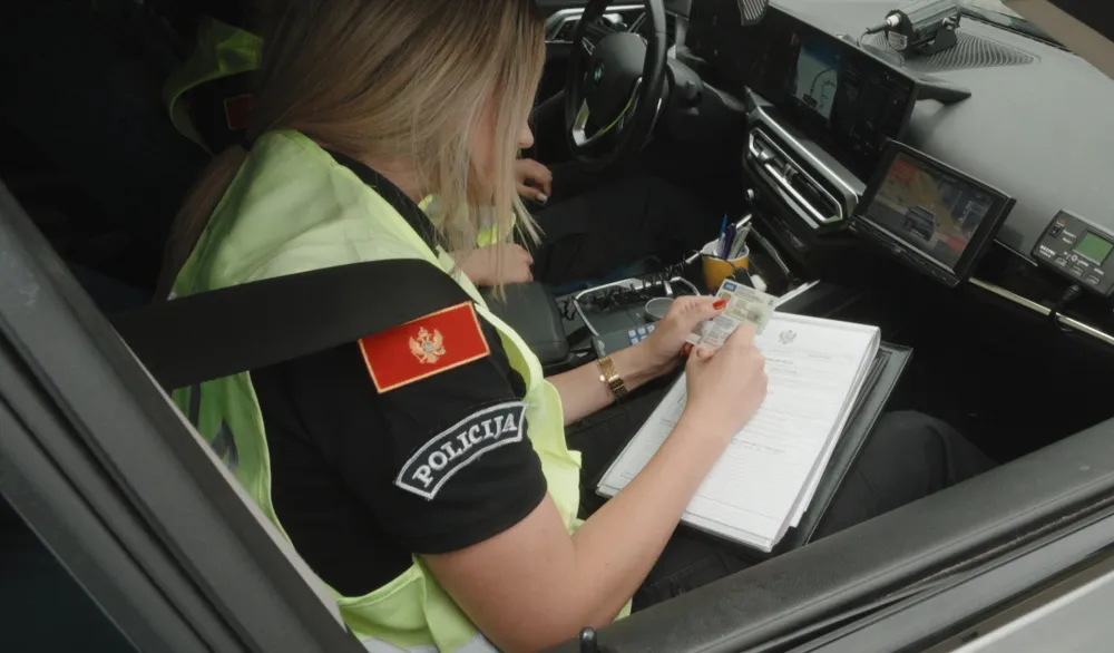 Policijske službenice za volanom "presretača"