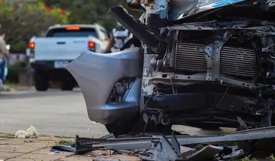 Kamion se prevrnuo u Podgorici, o&scaron;tećeno pet automobila