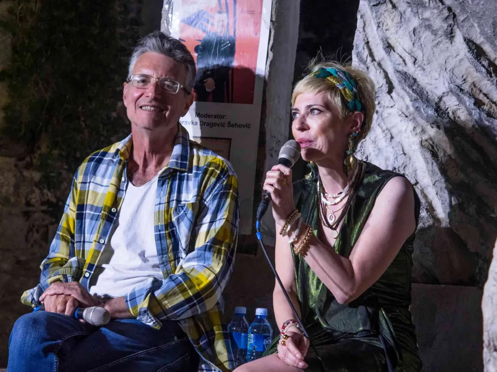 Svetlana Ivanović, glavna urednica festivalskog programa Trg pjesnika Grad teatar SrđanDragojević, reditelj, scenarista pisac