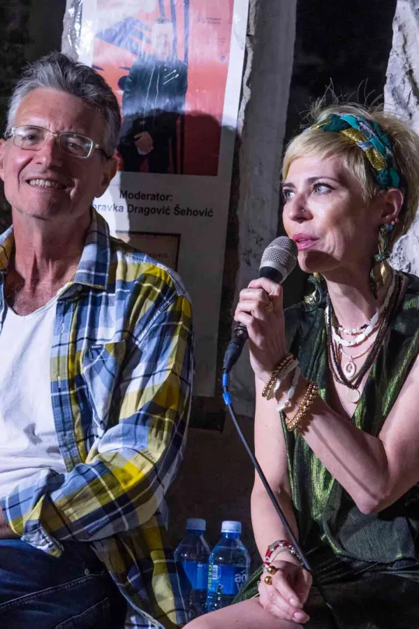 Svetlana Ivanović, glavna urednica festivalskog programa Trg pjesnika Grad teatar SrđanDragojević, reditelj, scenarista pisac