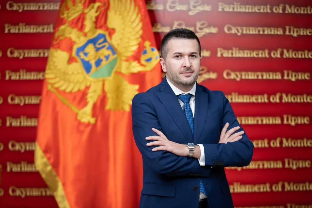 Pejović: Sinhronizovani napadi &ETH;ukanovića i Vučića dokazuju njihovu neraskidivu vezu